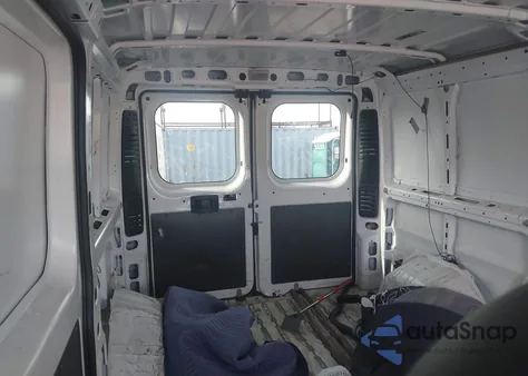 2017 Ram Promaster 1500 Low Roof 136 Wb z USA, uszkodzony, nr VIN 3C6TRVAG5HE526811